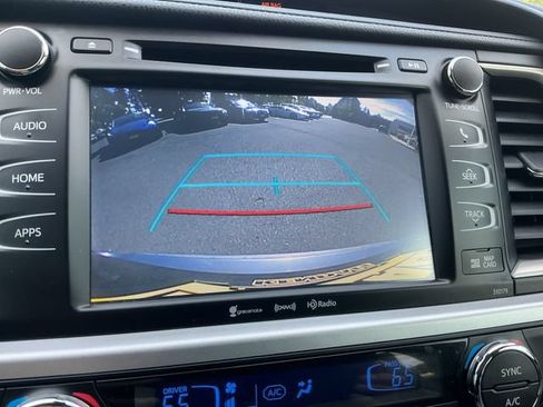Used 2018 Toyota Highlander XLE AWD/4WD image 16