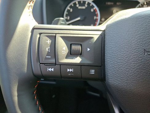 Certified 2025 Nissan Rogue SV image 17