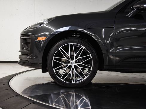 Certified 2025 Porsche Macan AWD/4WD image 11