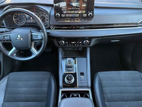 Used 2024 Mitsubishi Outlander FWD image 19