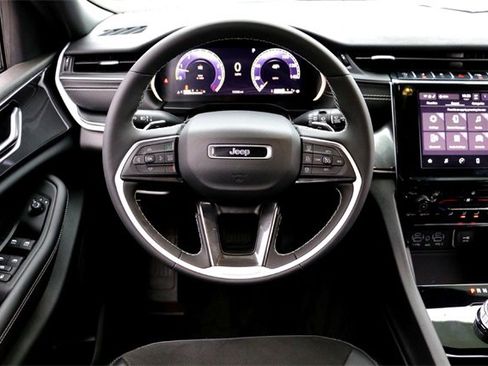 Used 2023 Jeep Grand Cherokee Altitude image 27