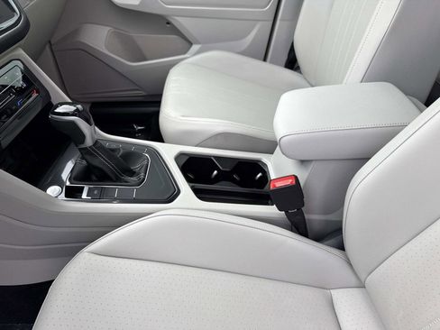 Used 2023 Volkswagen Tiguan SE image 14