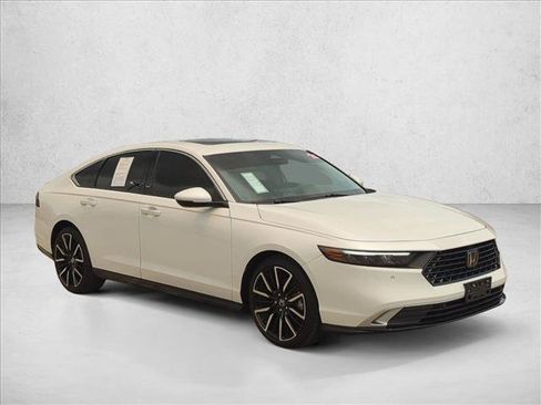 Used 2025 Honda Accord Touring image 3