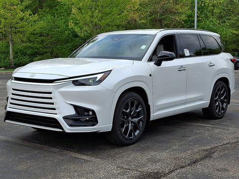 New 2026 Lexus TX 500h AWD image 2