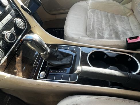 Used 2014 Volkswagen Passat TDI SEL Premium image 27