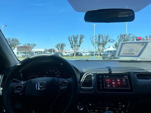Used 2018 Honda HR-V EX image 19