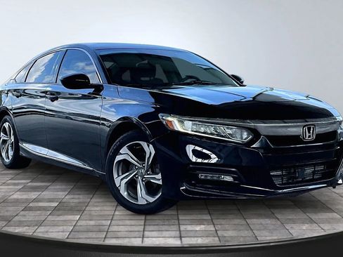 Used 2018 Honda Accord EX image 3