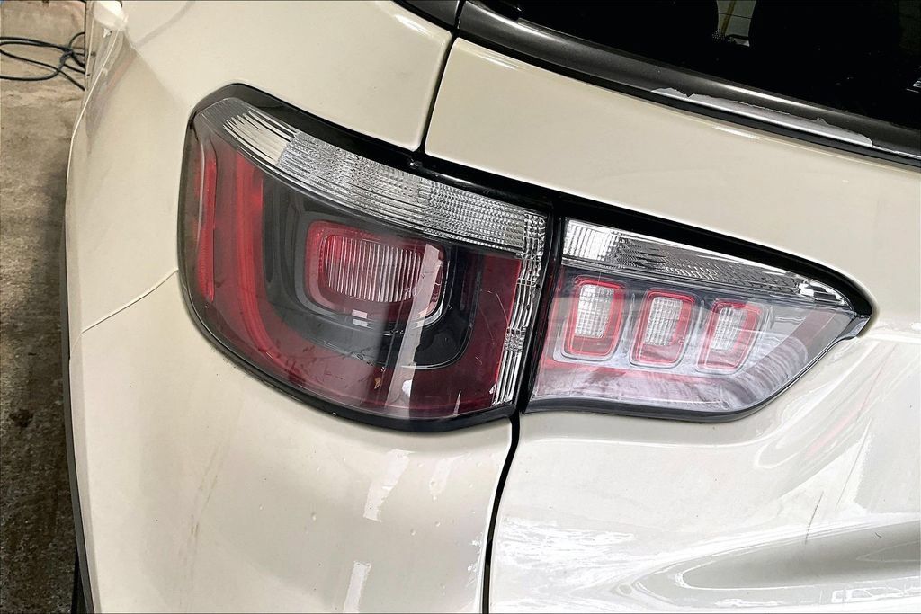Used 2018 Jeep Compass Trailhawk w/ Navigation Group AWD/4WD image 23