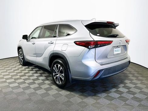 Certified 2023 Toyota Highlander XLE image 6