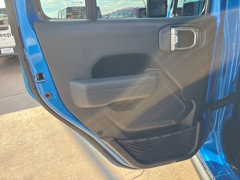 New 2025 Jeep Gladiator Mojave w/ Convenience Group image 17