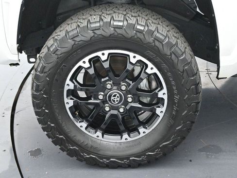 Used 2024 Toyota Tacoma SR AWD/4WD image 34