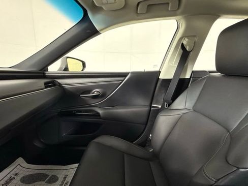 Used 2022 Lexus ES 300h w/ Premium Package image 22