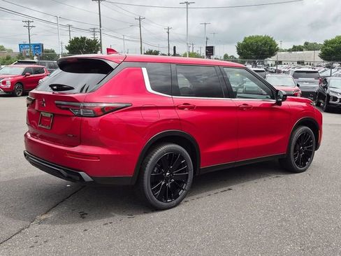New 2026 Mitsubishi Outlander LE FWD image 3