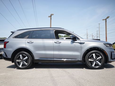 Used 2023 Kia Sorento S FWD image 6