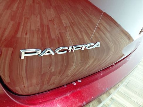 Certified 2019 Chrysler Pacifica Limited image 34