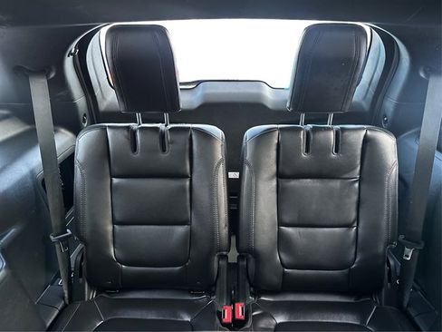Used 2018 Ford Explorer XLT w/ Equipment Group 202A image 40