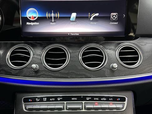 Used 2018 Mercedes-Benz E 300 4MATIC image 27