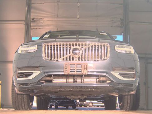 Used 2025 Volvo XC90 T8 Plus w/ Protection Package Premier image 2