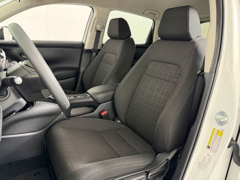 Certified 2025 Honda HR-V LX image 4