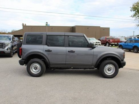 New 2025 Ford Bronco 4-Door image 3