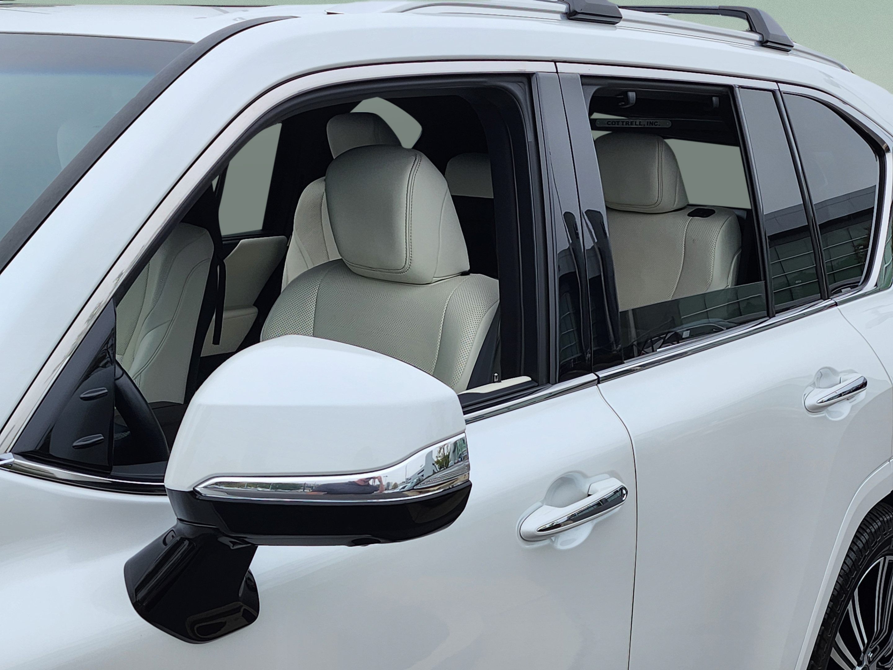Used 2023 Lexus LX 600 4WD w/ Accessory Package (Z1) image 9