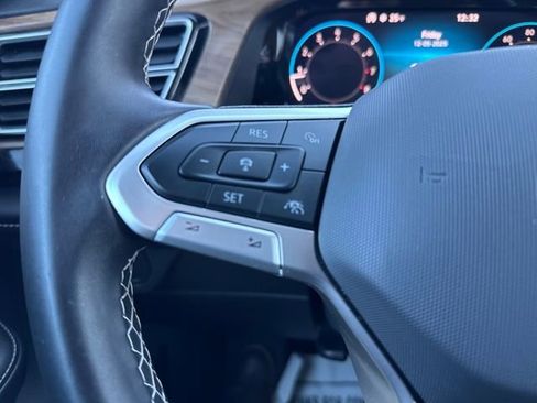 Certified 2025 Volkswagen Atlas SE image 21