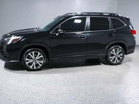 Used 2024 Subaru Forester Limited w/ Convenience Package image 10