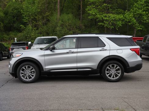 Used 2023 Ford Explorer XLT w/ Equipment Group 202A AWD/4WD image 8