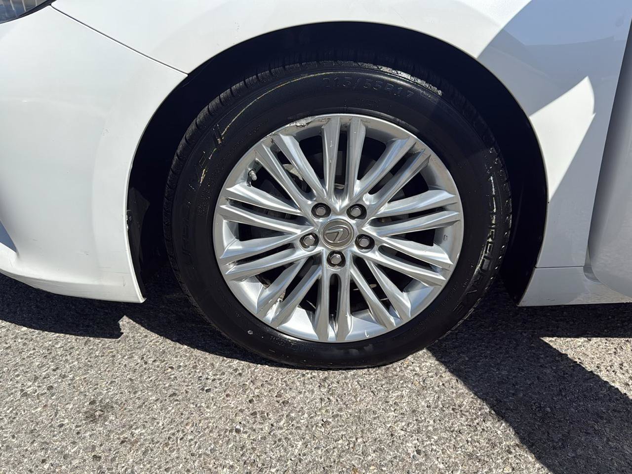 Used 2015 Lexus ES 350 w/ Luxury Package FWD image 28