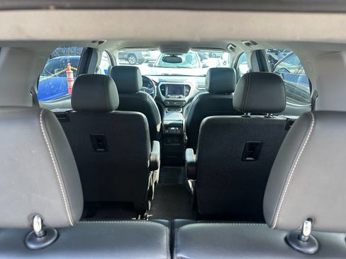 Used 2023 GMC Acadia SLT AWD/4WD image 5