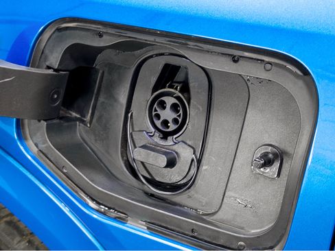Used 2024 Chevrolet Equinox EV LT w/ LPO, Active Package FWD image 5
