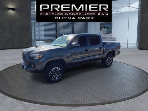 Used 2022 Toyota Tacoma TRD Sport w/ Technology Package RWD image 6
