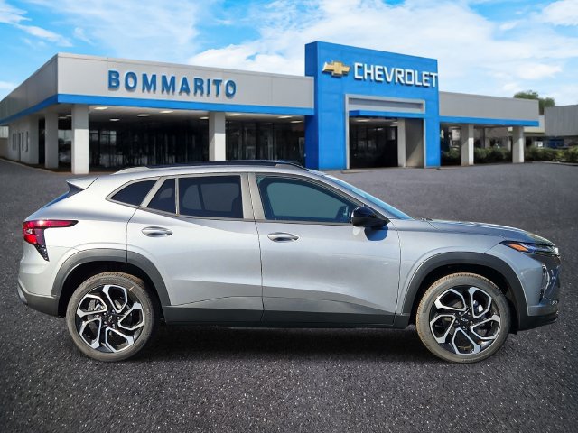 New 2026 Chevrolet Trax RS w/ Sunroof Package FWD image 6