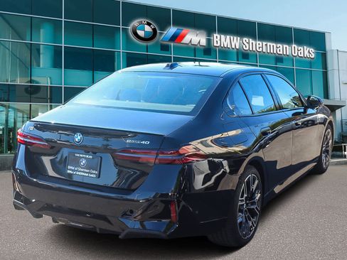 New 2026 BMW i5 eDrive40 w/ M Sport Package RWD image 4