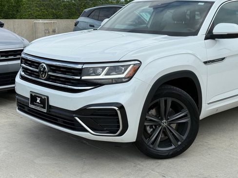 Used 2022 Volkswagen Atlas Cross Sport SEL R-Line AWD/4WD image 2