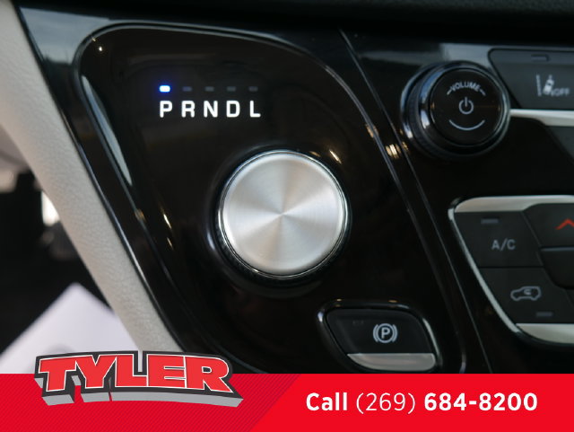 Used 2024 Chrysler Pacifica Limited FWD image 30
