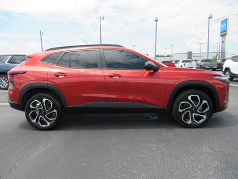 Certified 2024 Chevrolet Trax RS w/ Driver Confidence Package FWD image 4