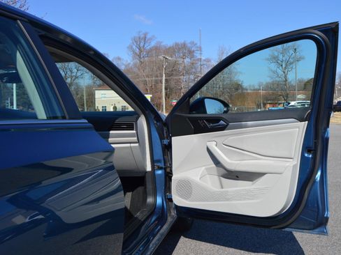 Used 2019 Volkswagen Jetta SE w/ Cold Weather Package image 21