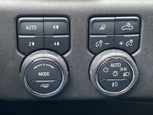 Used 2024 Chevrolet Silverado 2500 ZR2 w/ Technology Package image 36