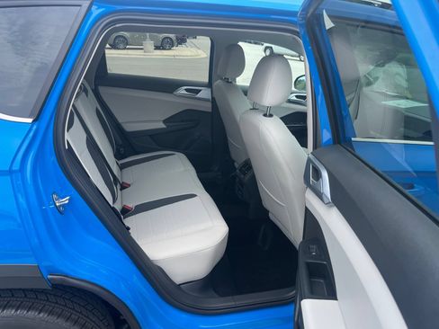 New 2026 Volkswagen Taos SE FWD image 24