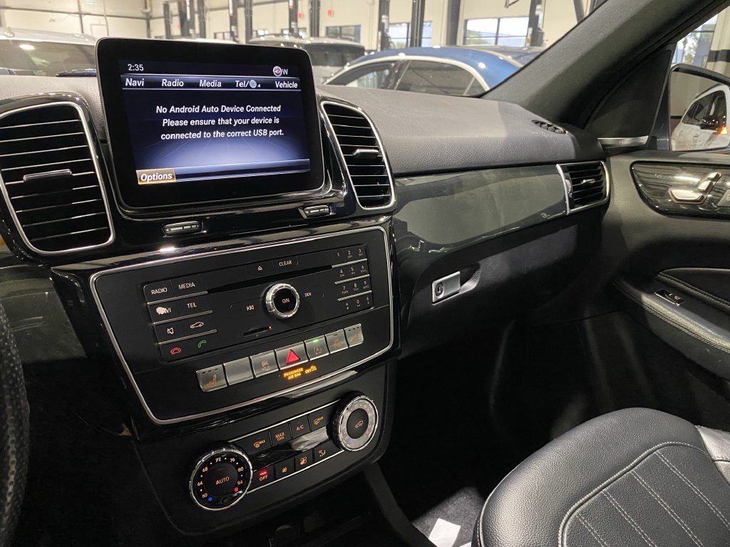 Used 2019 Mercedes-Benz GLE 400 4MATIC image 3