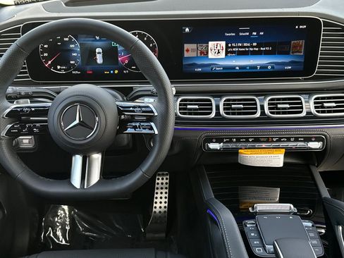 New 2026 Mercedes-Benz GLS 580 4MATIC image 25