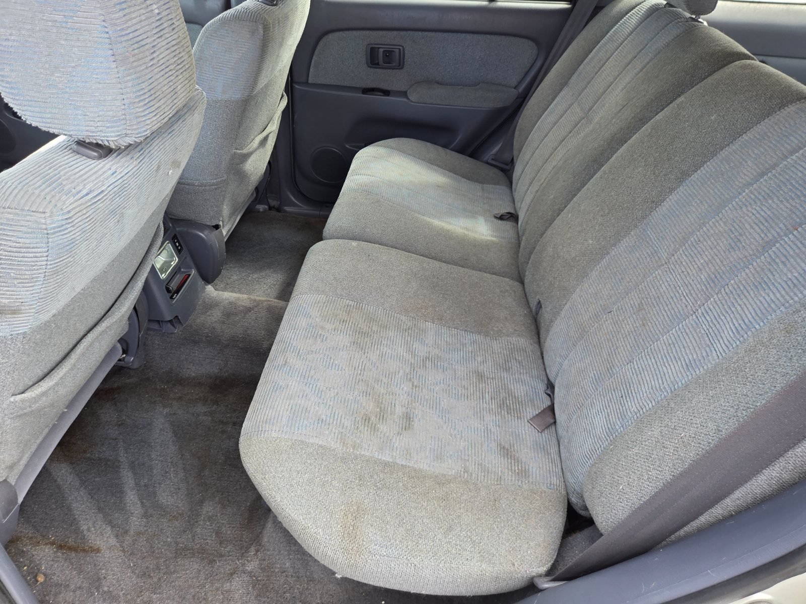 Used 2000 Toyota 4Runner SR5 w/ Upgrade Value Pkg 2 RWD image 10
