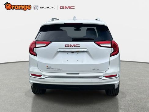 Used 2024 GMC Terrain Denali w/ Denali Premium Package AWD/4WD image 4