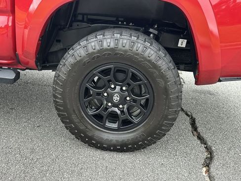 Used 2022 Toyota Tacoma SR5 w/ Technology Package RWD image 21