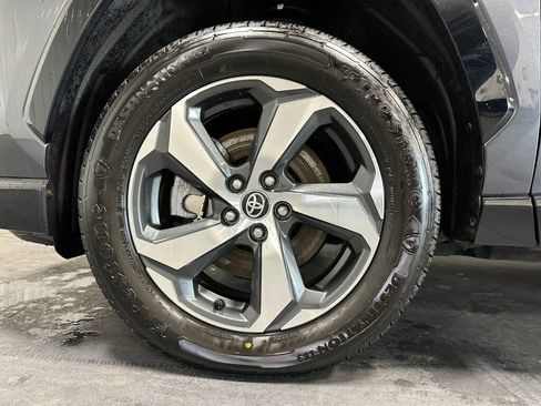 Used 2022 Toyota RAV4 SE w/ Carpet Mat Package (TMS) image 7