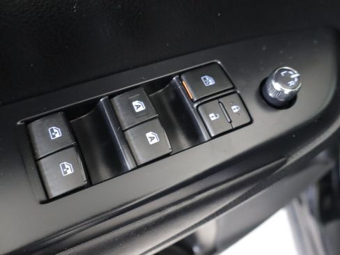 Used 2019 Toyota Highlander XLE AWD/4WD image 13