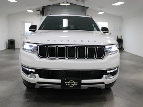 Used 2023 Jeep Wagoneer L Series II AWD/4WD image 3
