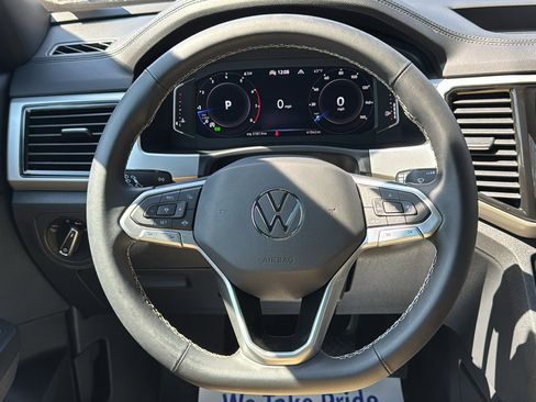 Used 2022 Volkswagen Atlas Cross Sport SE w/ Panoramic Sunroof Package image 20