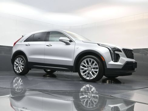 Used 2020 Cadillac XT4 Luxury w/ Cold Weather Package FWD image 23